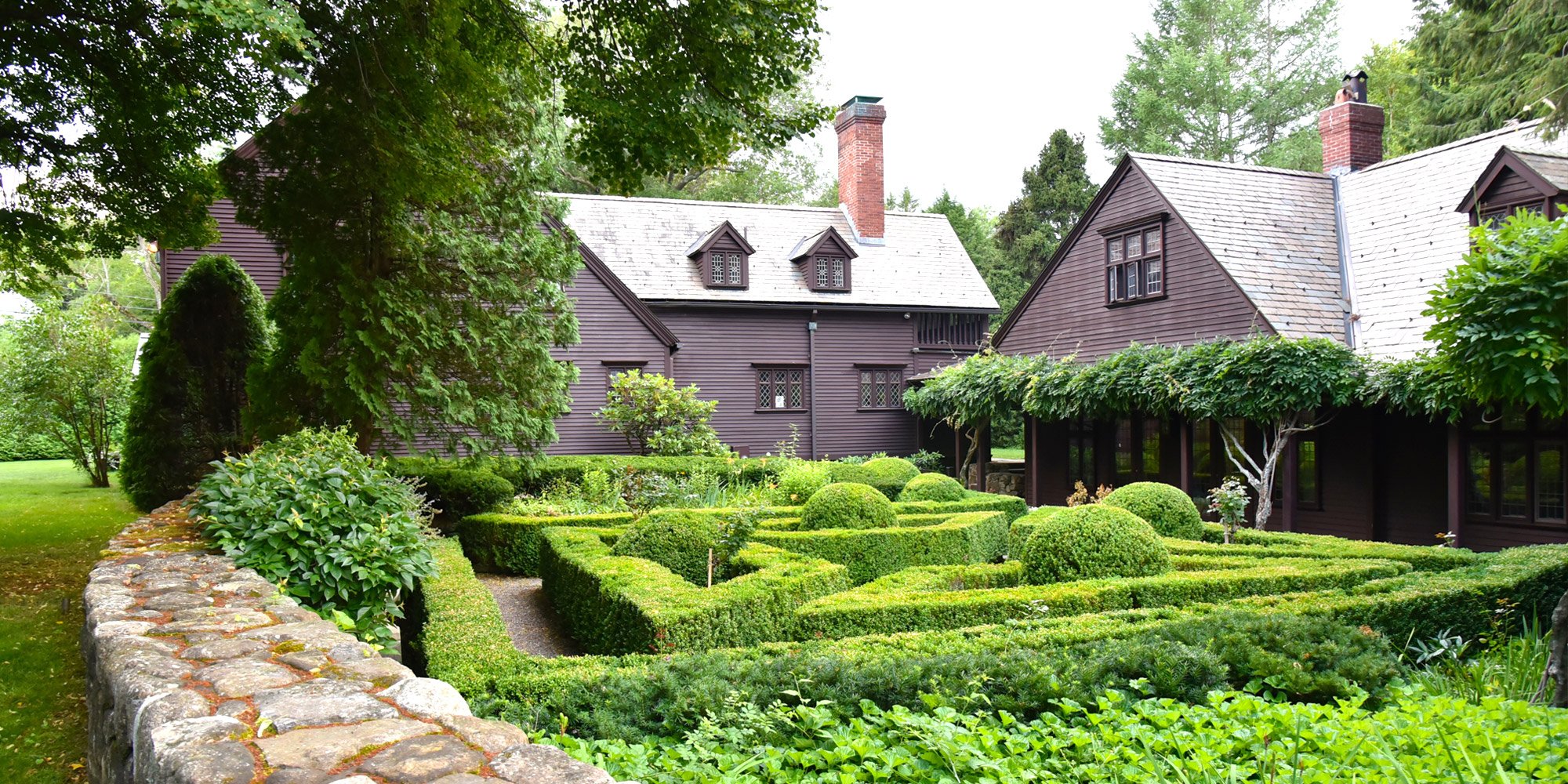 South Hamilton Courtyards — image 5 of 6